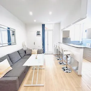 1-bedroom-flat-with-balcony-cannes-center-croisette-6ppl.fr-provencehotel.com/